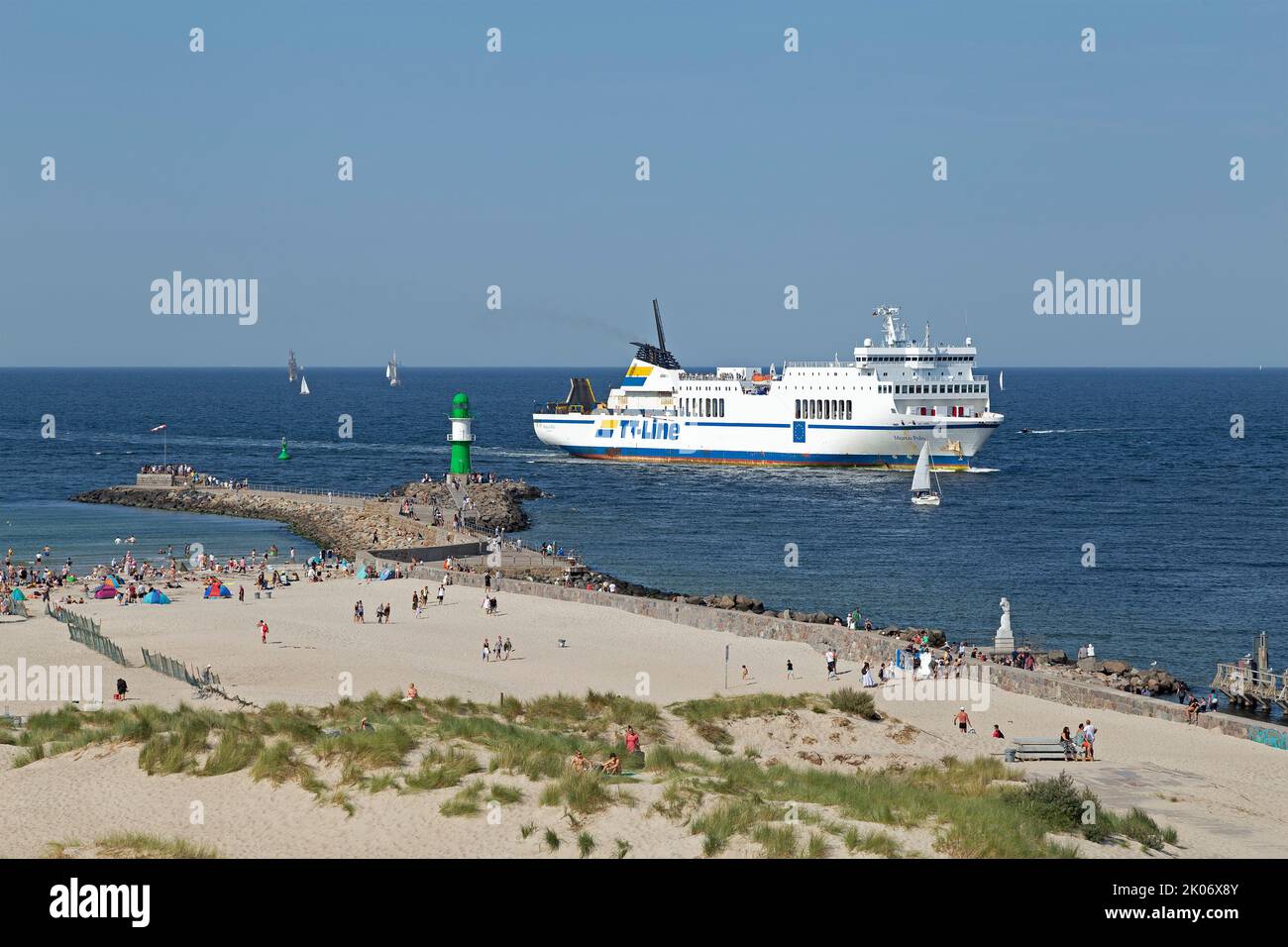 TT-Line traghetto, faro, Mar Baltico, fiume Warnow, Hanse Sail, Warnemünde, Rostock, Meclemburgo-Pomerania occidentale, Germania Foto Stock