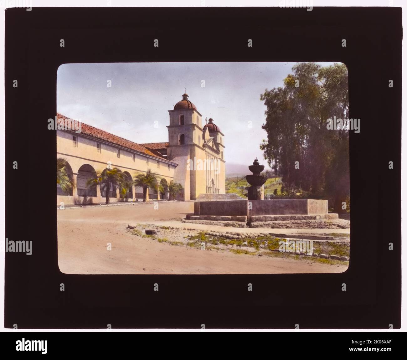 Santa Barbara Mission, 2201 Laguna Street, Santa Barbara, California, 1917. Costruito per Padre Antonio Paterna, 18th ° secolo, ricostruito nel 1815. Foto Stock