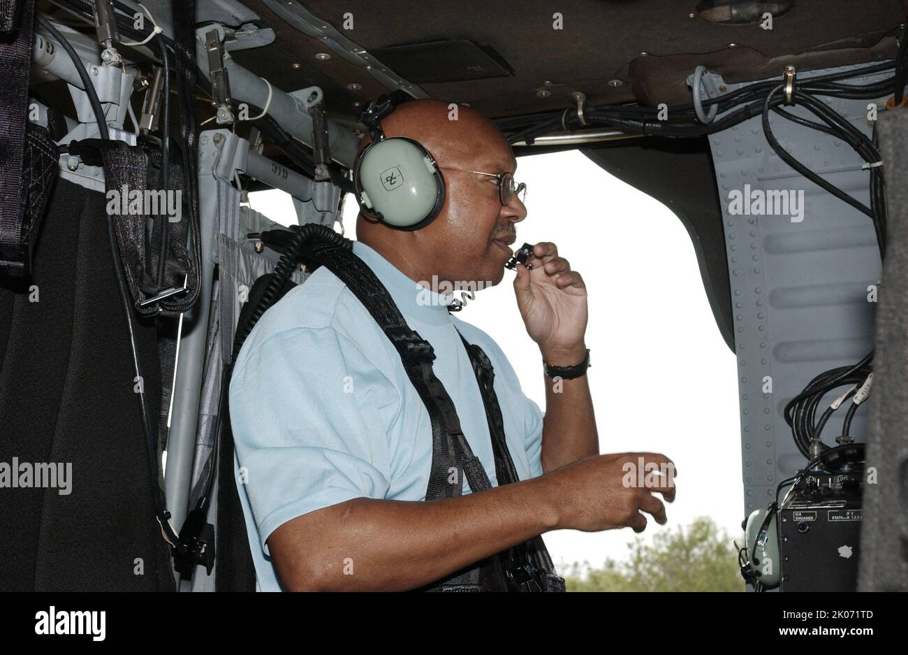 Il Segretario Alphonso Jackson e gli assistenti sono in tour del Texas orientale e hanno incontrato funzionari e residenti dopo l'uragano Rita. Foto Stock