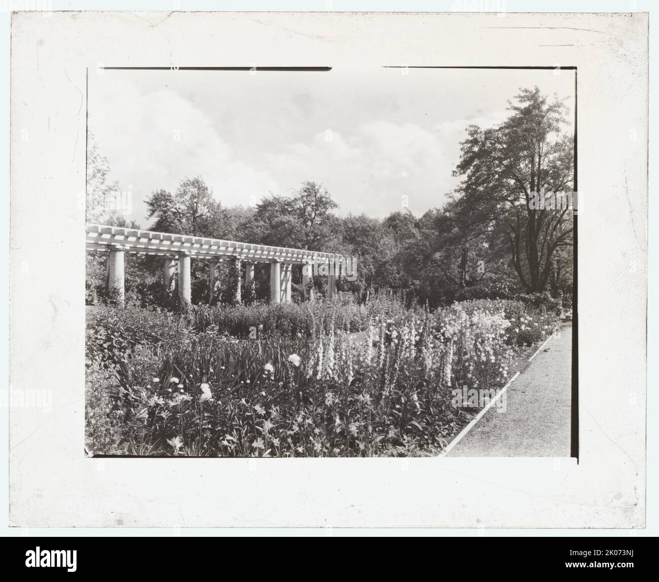 "Lake Terrace", John Stoughton Newberry, Jr., casa, 99 Lake Shore Drive, Grosse Pointe Farms, Michigan, 1917. Architettura della casa: Earnest Wilby con Albert Kahn, commissionato 1911. Paesaggio: Alfred Beaver Yeomans. Foto Stock