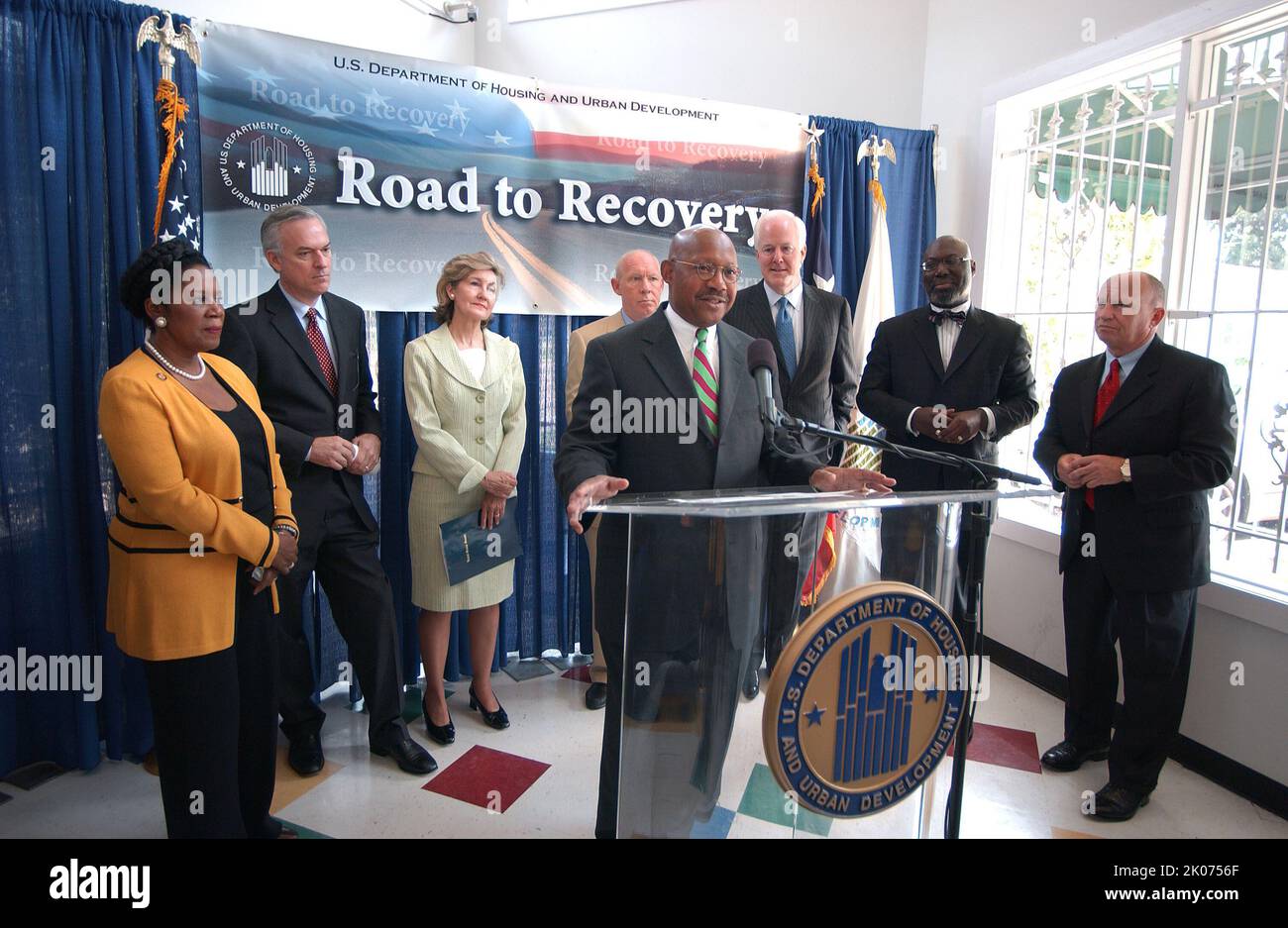 Visita del Segretario Alphonso Jackson e degli assistenti a Houston, Texas, per incontri con il personale del campo e le famiglie dell'HUD, tour della Clinica El Centro de Corazon e annuncio ufficiale di $428,7 milioni di dollari di finanziamenti federali per promuovere la ripresa a lungo termine dell'uragano in Texas. Il Segretario Jackson si è Unito all'annuncio dei senatori del Texas Kay Bailey Hutchison e John Cornyn, del Congresso del Texas Sheila Jackson Lee, del sindaco di Houston Bill White e del Coordinatore federale per la ricostruzione della costa del Golfo Donald Powell, tra gli altri funzionari. Foto Stock Visita del Segretario Alphonso Jackson e degli assistenti a Houston, Texas, per incontri con il personale del campo e le famiglie dell'HUD, tour della Clinica El Centro de Corazon e annuncio ufficiale di $428,7 milioni di dollari di finanziamenti federali per promuovere la ripresa a lungo termine dell'uragano in Texas. Il Segretario Jackson si è Unito all'annuncio dei senatori del Texas Kay Bailey Hutchison e John Cornyn, del Congresso del Texas Sheila Jackson Lee, del sindaco di Houston Bill White e del Coordinatore federale per la ricostruzione della costa del Golfo Donald Powell, tra gli altri funzionari. Foto Stock