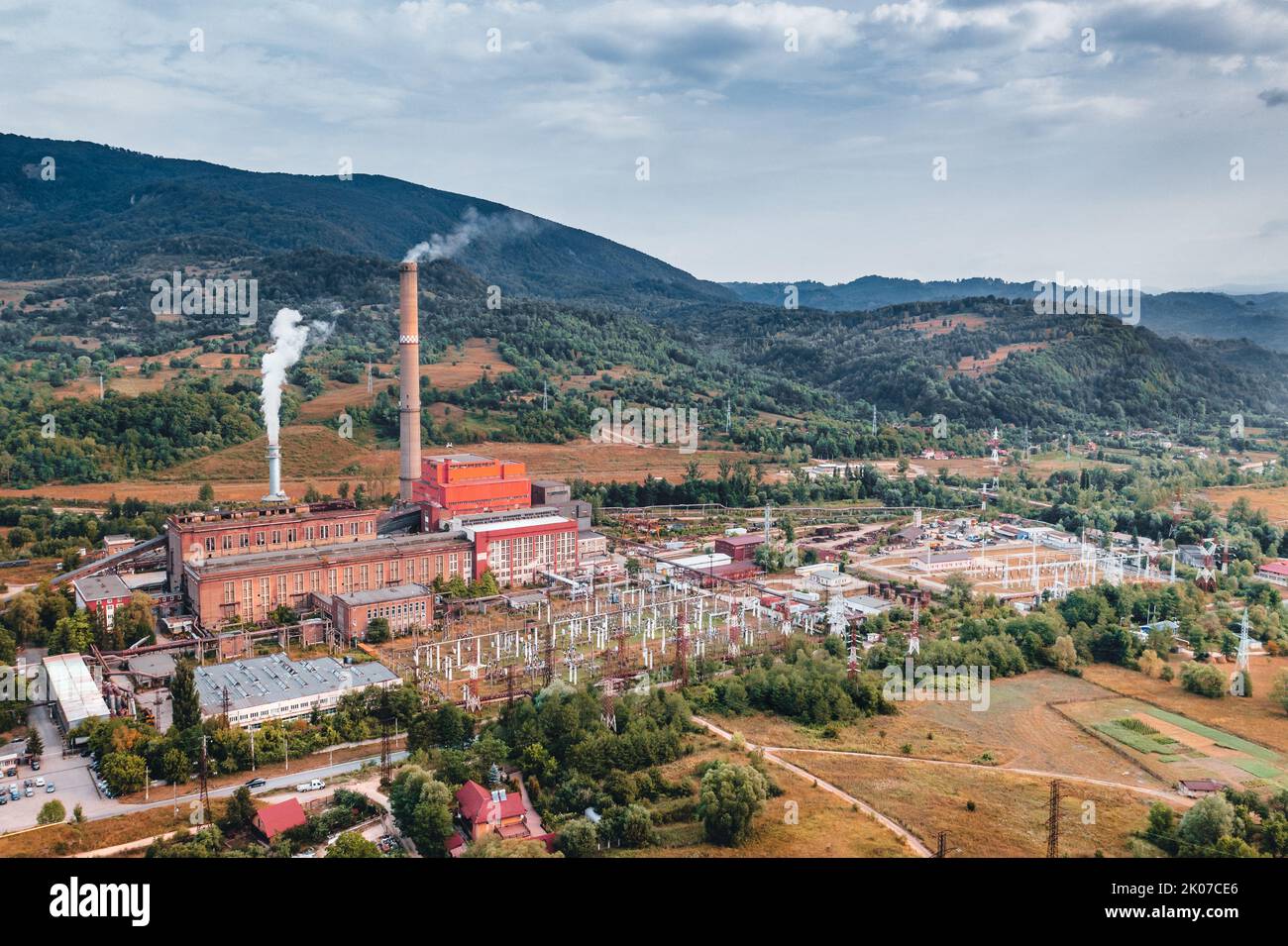 Camini attivi fumo nel mese di agosto. Foto Stock