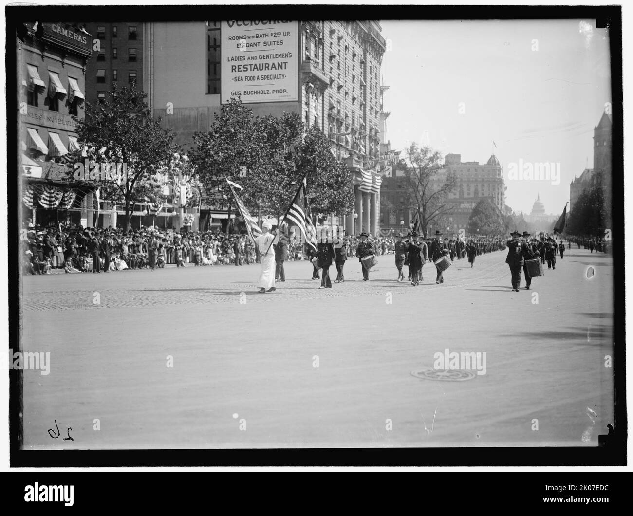 Parade su Pennsylvania Ave, tra 1910 e 1921. Foto Stock