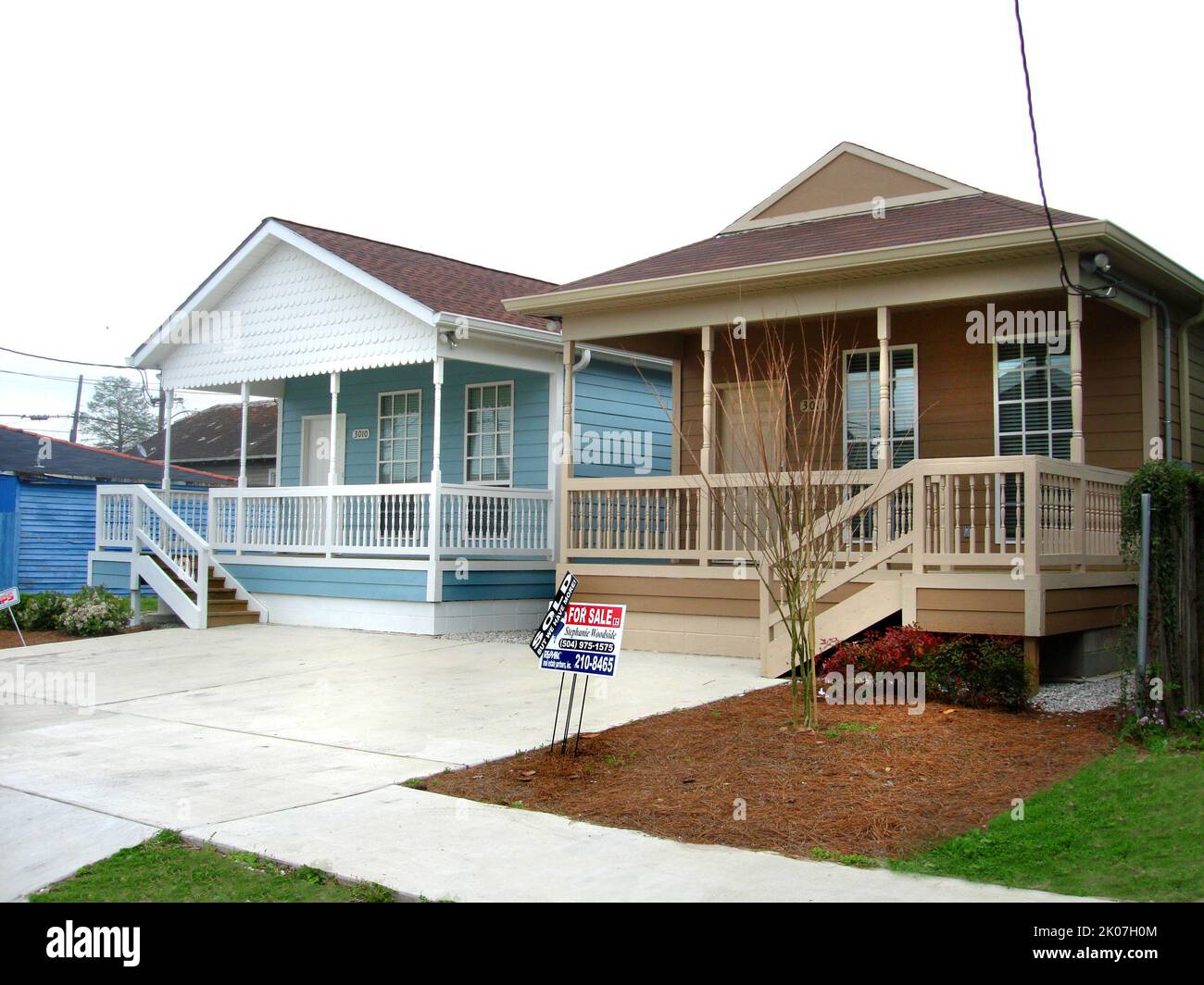 Dalla casa pubblica alla storia della casa: Casa, famiglia, cerimonia. Rachelle Taylor è il proprietario di abitazione 100th che è andato con il primo programma domestico dell'acquirente di volta in volta ed il finanziamento privato a New Orleans, Louisiana. La casa della famiglia Taylor è stata costruita attraverso la Jericho Road Episcopal Housing Initiative. Foto Stock