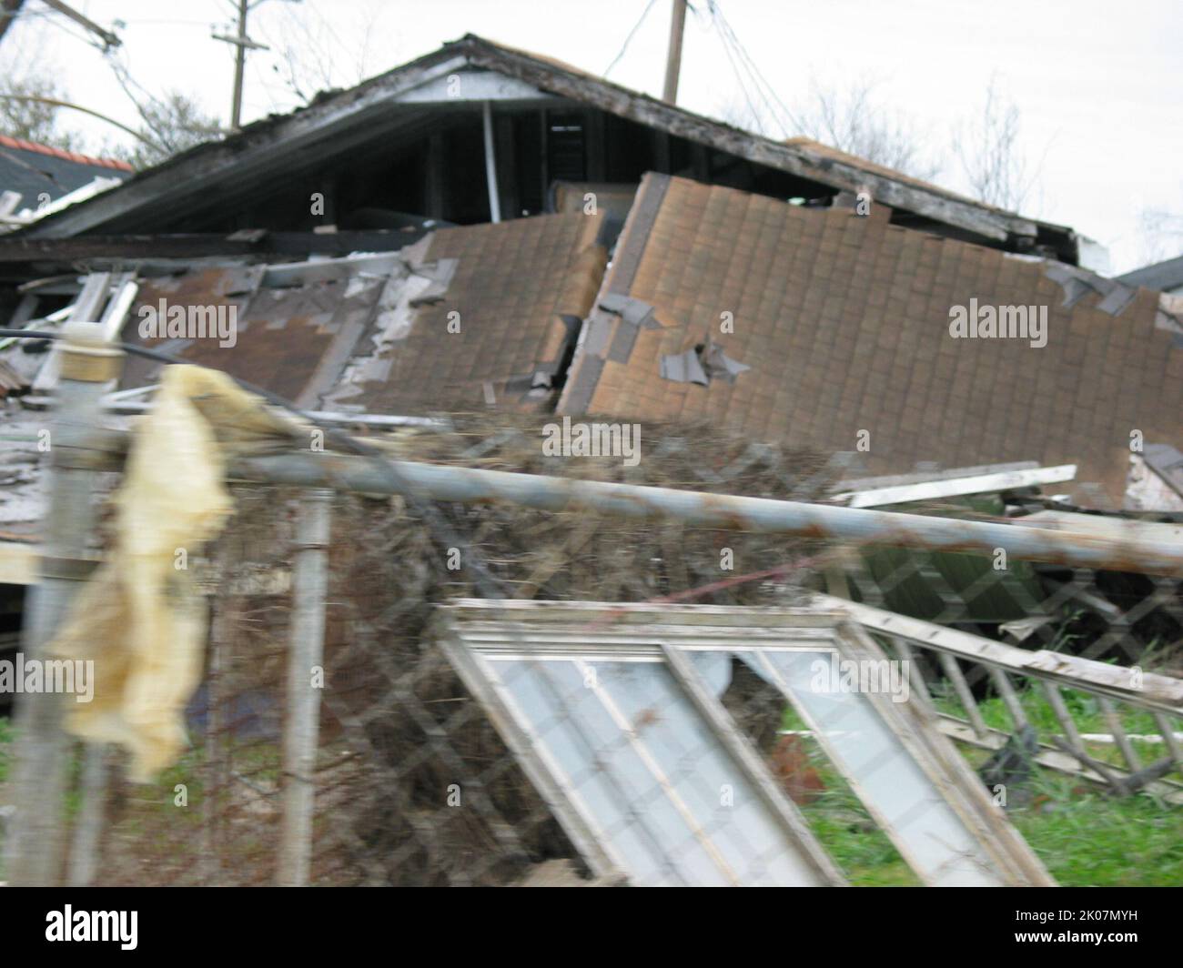 Visita del segretario aggiunto per la pianificazione e lo sviluppo della Comunità, Pamela Patenaude, e di altri funzionari dell'HUD a New Orleans e nelle zone circostanti della Louisiana, dove hanno ispezionato i danni e gli sforzi di recupero connessi all'uragano; E si è Unito al Vice Presidente di Habitat for Humanity Paul Rogers in un evento a Covington che ha segnato la concessione di una sovvenzione HUD a Habitat per gli sforzi di ricostruzione post-Katrina. Hurricane Cathy, LouisianaHurricane Cathy, Louisiana Foto Stock