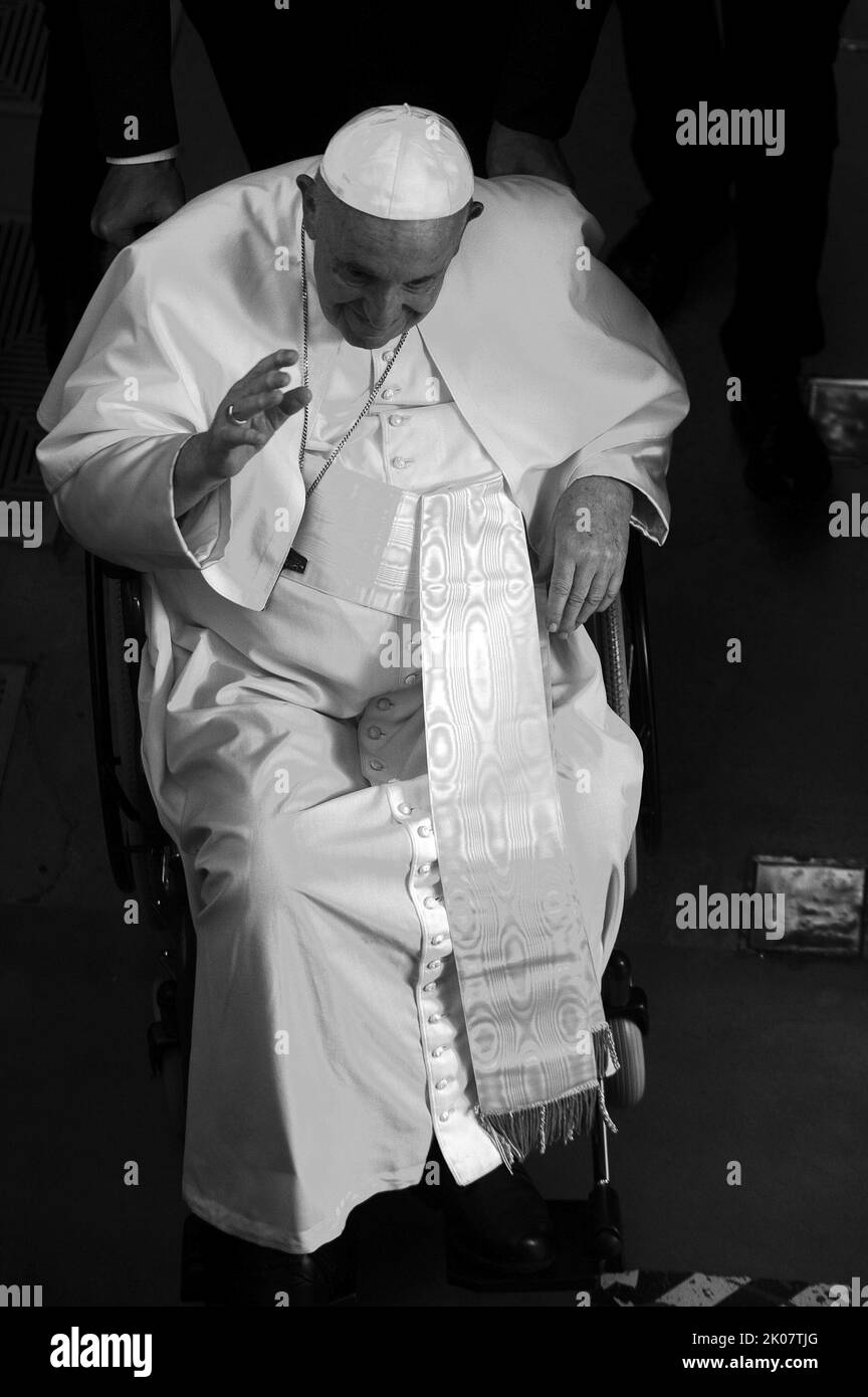 Roma, Italia. 10th luglio, 2022. Italia, Roma, Vaticano, 22/9/10 Papa Francesco partecipa al Congresso Internazionale dei catechisti nella sala Paolo VI in Vaticano. Photo by Alessia Giuliani/Catholic Press Photo Credit: Agenzia indipendente per le foto/Alamy Live News Foto Stock