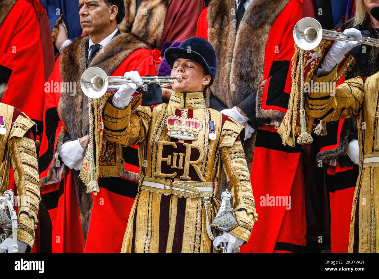 Londra, Regno Unito. 10th Set, 2022. Il proclama è letto, seguito da tre saluti del sindaco della città di Londra, degli aldermen e di altri partecipanti. Dopo la riunione del Consiglio di adesione a Palazzo di San Giacomo per proclamare il nuovo sovrano Carlo la proclamazione viene letta al Palazzo di San Giacomo e alla Borsa reale nella Città di Londra per confermare Carlo come re. Credit: Imageplotter/Alamy Live News Foto Stock