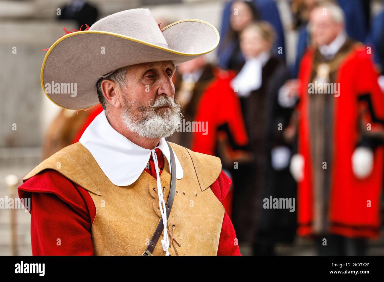 Londra, Regno Unito. 10th Set, 2022. La Compagnia dei Pikemen & Musketeers fornisce le guardie cerimoniali, i batteristi e altri membri in uniforme per la passeggiata dalla Mansion Huse al Royal Exchange, e l'evento di proclama. Il proclama è letto, seguito da tre saluti del sindaco della città di Londra, degli aldermen e di altri partecipanti. Dopo la riunione del Consiglio di adesione a Palazzo di San Giacomo per proclamare il nuovo sovrano Carlo la proclamazione viene letta al Palazzo di San Giacomo e alla Borsa reale nella Città di Londra per confermare Carlo come re. Credit: Imageplotter/Alamy Live News Foto Stock