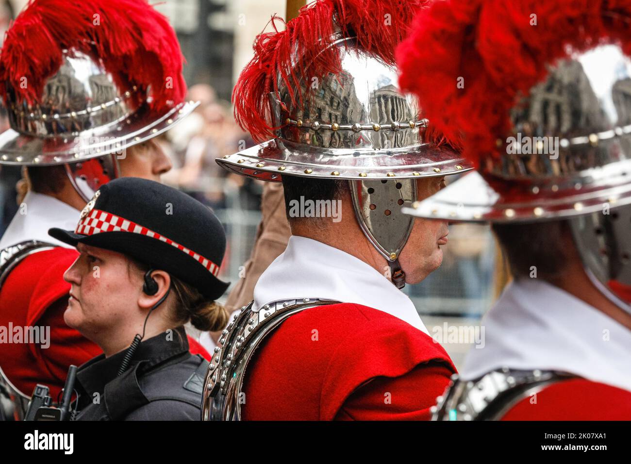 Londra, Regno Unito. 10th Set, 2022. La Compagnia dei Pikemen & Musketeers fornisce le guardie cerimoniali, i batteristi e altri membri in uniforme per la passeggiata dalla Mansion Huse al Royal Exchange, e l'evento di proclama. Il proclama è letto, seguito da tre saluti del sindaco della città di Londra, degli aldermen e di altri partecipanti. Dopo la riunione del Consiglio di adesione a Palazzo di San Giacomo per proclamare il nuovo sovrano Carlo la proclamazione viene letta al Palazzo di San Giacomo e alla Borsa reale nella Città di Londra per confermare Carlo come re. Credit: Imageplotter/Alamy Live News Foto Stock