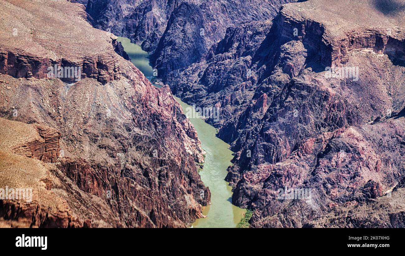 Vista sul fiume Colorado, sul parco nazionale del Grand Canyon, vista aerea, Arizona, Stati Uniti Foto Stock