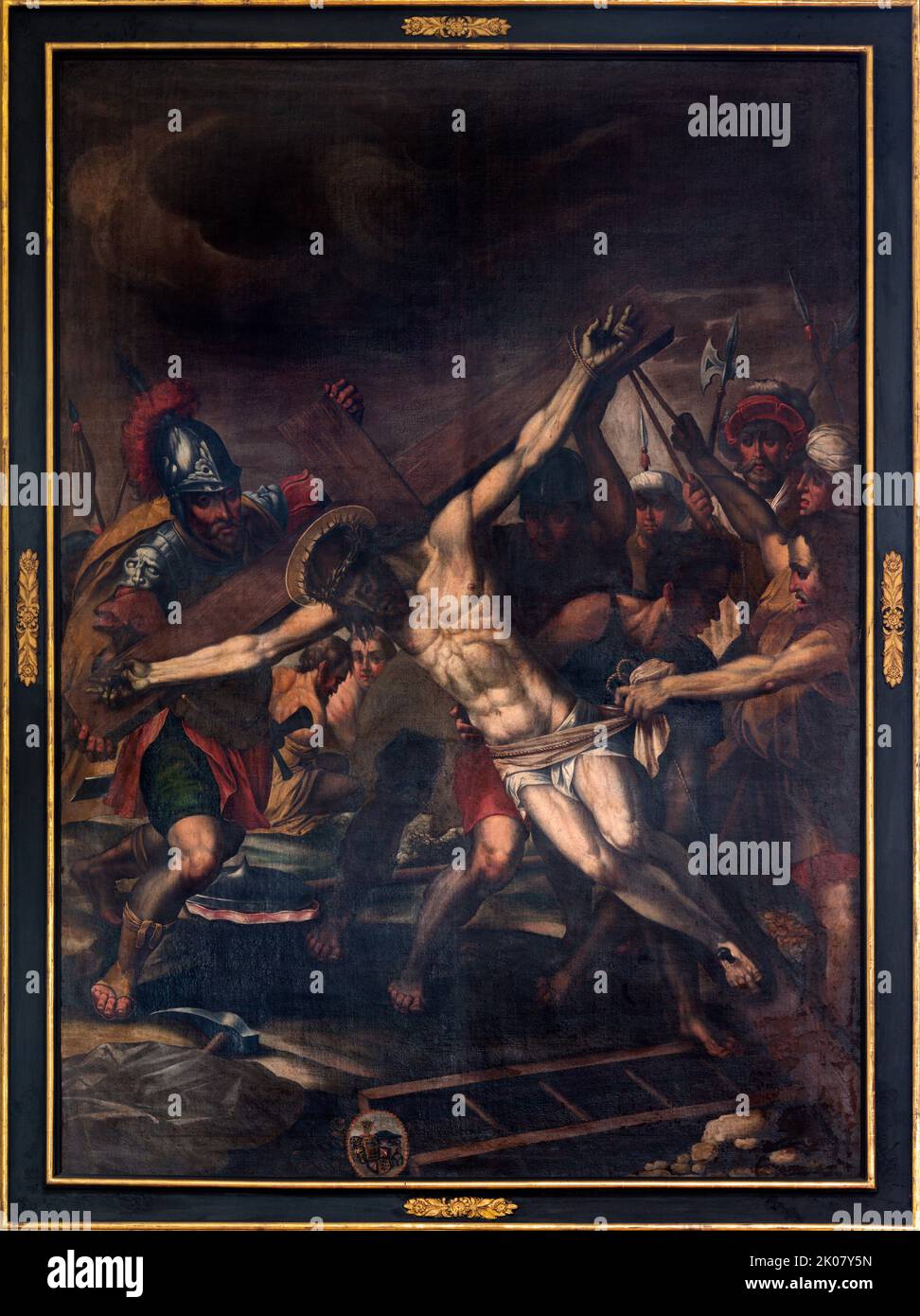 LUCERNA, SVIZZERA - JUNY 24, 2022: La pittura di Crocifissione nella chiesa di San Leodegar im Hof da artista sconosciuto del 17. Cent. Foto Stock