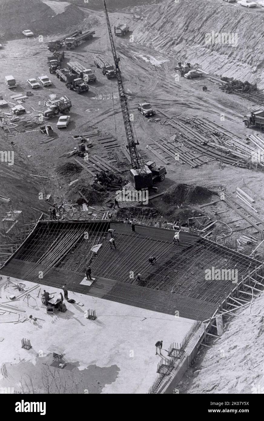 Dalla mostra fotografica storica nel corridoio della sede centrale dell'HUD: Robert C. Weaver Federal Building in costruzione, Washington, D.C.. Foto Stock
