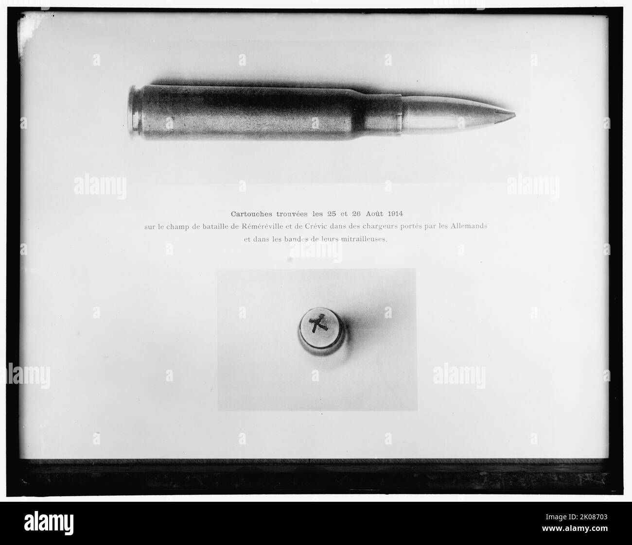 Cartoums trouv&#xe9;es les 25 et 26 Ao&#xfb;t, 1914..., tra 1910 e 1920. Munizioni della prima guerra mondiale. 'Cartointes trouv&#xe9;es...sur le Champ de bataille de R&#xe9;m&#xe9;r&#xe9;ville et de Cr&#xe9;vic dans des chargeurs port&#xe9;s par les Allemands et dans les bandes de leurs mitrailleuses'. Cartucce trovate il 25 e 26 agosto 1914 sul campo di battaglia di R&#xe9;m&#xe9;r&#xe9;ville e di Cr&#xe9;vic [Francia nord-orientale] nelle clip per cartucce indossate dai tedeschi e nelle cinture delle loro mitragliatrici. Foto Stock