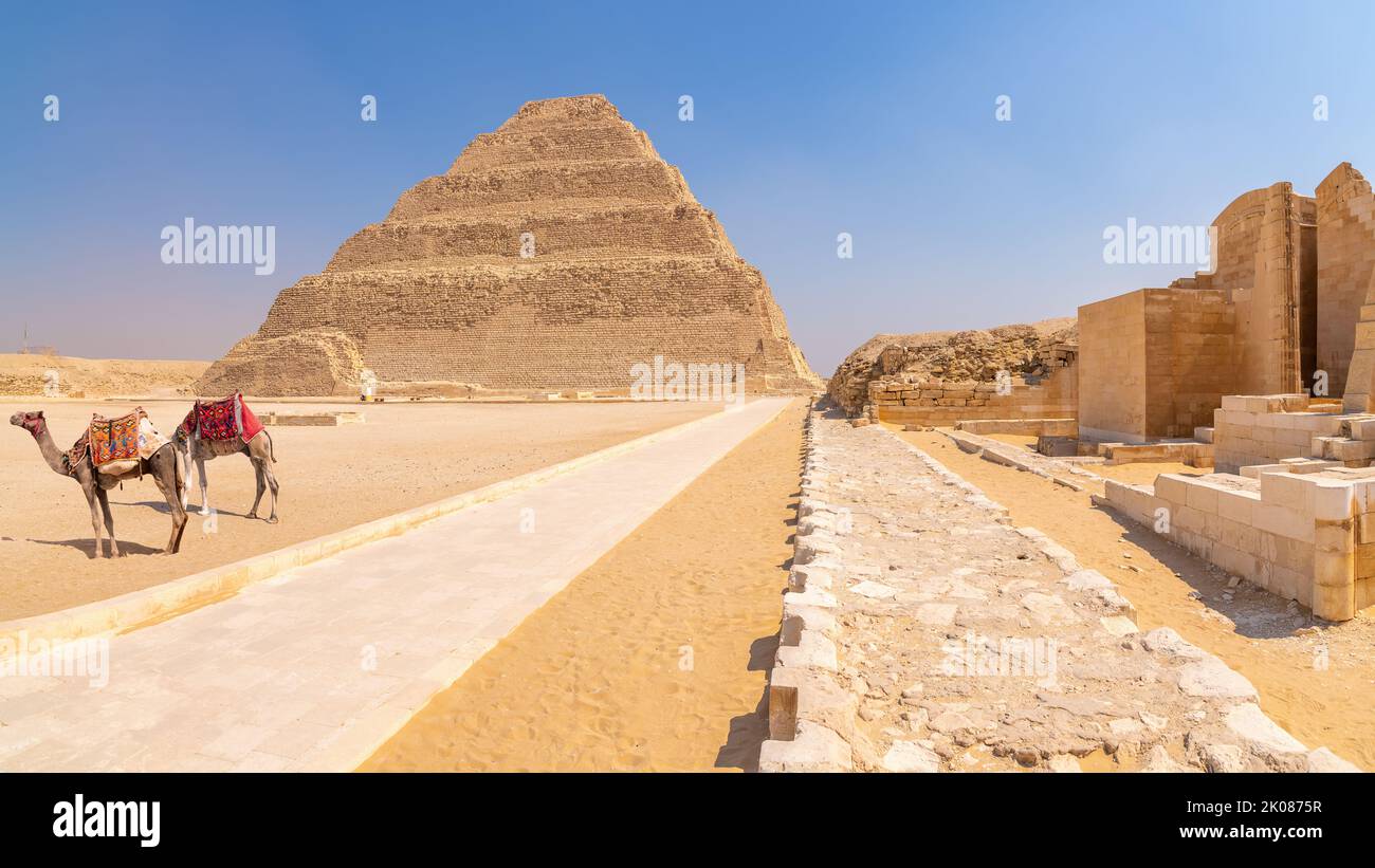 La piramide a gradini di Djoser, Saqqara, Egitto Foto Stock
