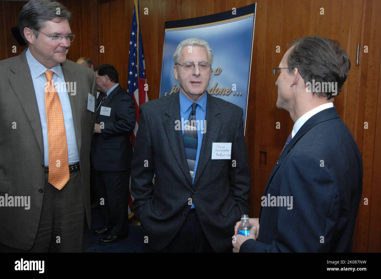 Ricevimento di ringraziamento del Segretario - ricevimento, ospitato dal Segretario Steve Preston, che segna un ringraziamento al personale dell'HUD per il lavoro svolto durante i primi quattro mesi di mandato di Preston. Secretary's Thank-you Reception Subject, Reception, ospitata dal Segretario Steve Preston, che segna un ringraziamento al personale HUD per il lavoro svolto durante i primi quattro mesi di mandato di Preston. Foto Stock