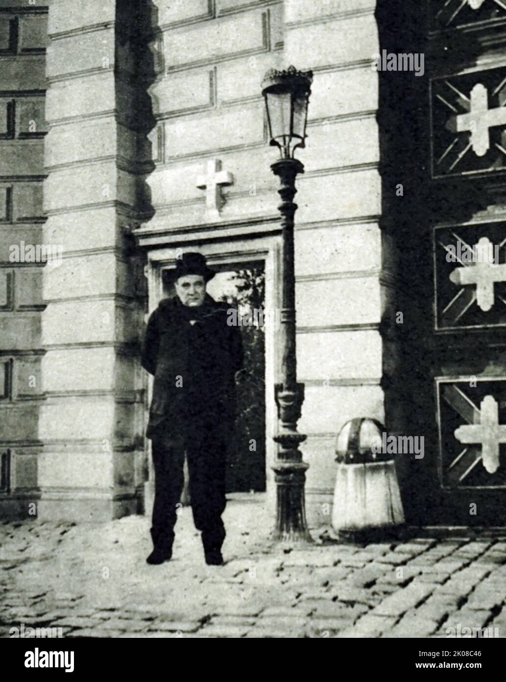 Raimu nel suo ultimo film l'Homme au chapeau rond (The Man in the Round Hat) è un film francese del 1946 di Pierre Billon. Jules Auguste Muraire (Raimu, 18 dicembre 1883 – 20 settembre 1946) è stato un Foto Stock