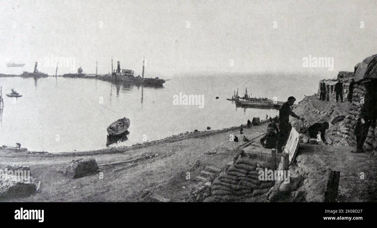 Le fasi di atterraggio dell'atterraggio del Lancashire. Le operazioni navali nella campagna di Dardanelli (17 febbraio 1915 - 9 gennaio 1916) hanno avuto luogo contro l'Impero Ottomano durante la prima guerra mondiale. Gli Alleati condussero un'invasione della penisola di Gallipoli per liberare l'area dell'artiglieria ottomana per una ripresa delle operazioni navali Foto Stock