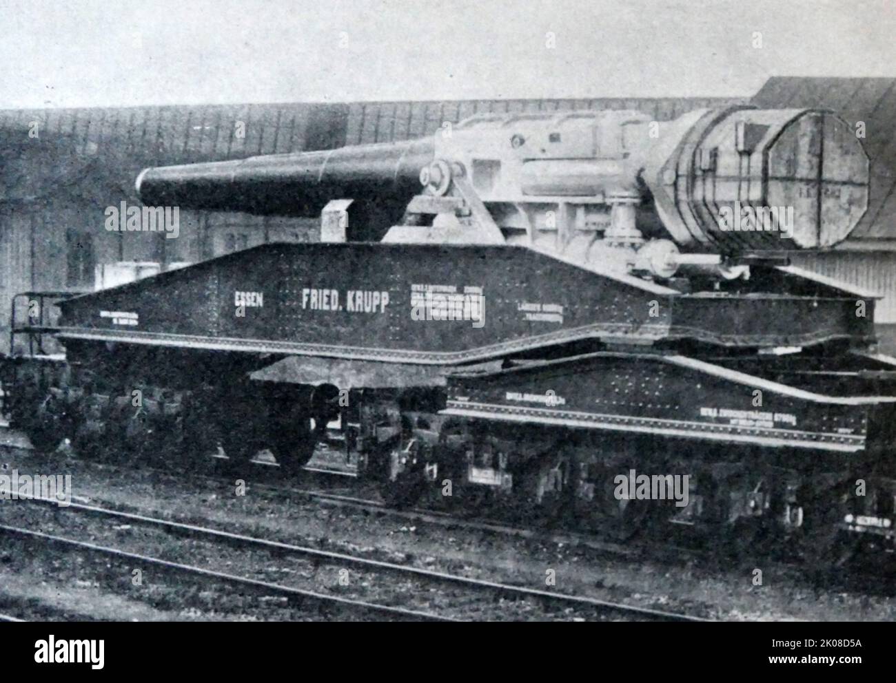 Una pistola navale Krupp. La pistola Krupp è una famiglia di pezzi di artiglieria che è stata utilizzata da diversi eserciti mondiali dal 19th ° secolo in poi. Nel 1811, Friedrich Krupp fondò la sua fabbrica di acciaio fuso Gusstahlfabrik. Krupp A.G., ha prodotto una pistola a canna rigata da 9 cm (6-Pfunder-Feldkanone C/61) di acciaio fuso con caricamento a mulinello. Dal 1863 furono prodotte armi navali per diverse marine, tra cui quelle dell'Austria-Ungheria, dell'Impero Ottomano e della Prussia Foto Stock