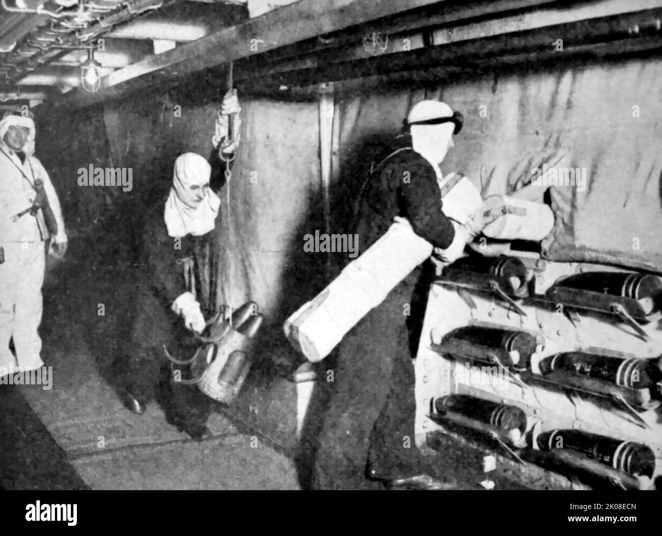 Apparecchiatura anti-lampeggio. Truppe che passavano le accuse ai pistoleri britannici durante la prima guerra mondiale Foto Stock