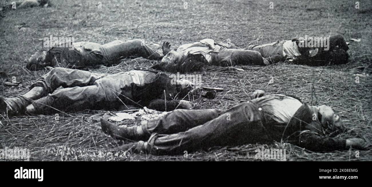 Cadaveri federali morti sul campo di battaglia di Gettysfield durante la guerra civile americana (12 aprile 1861 - 9 maggio 1865). La campagna di Gettysburg fu un'invasione militare della Pennsylvania da parte del principale esercito confederato sotto il generale Robert E. Lee nell'estate del 1863 Foto Stock