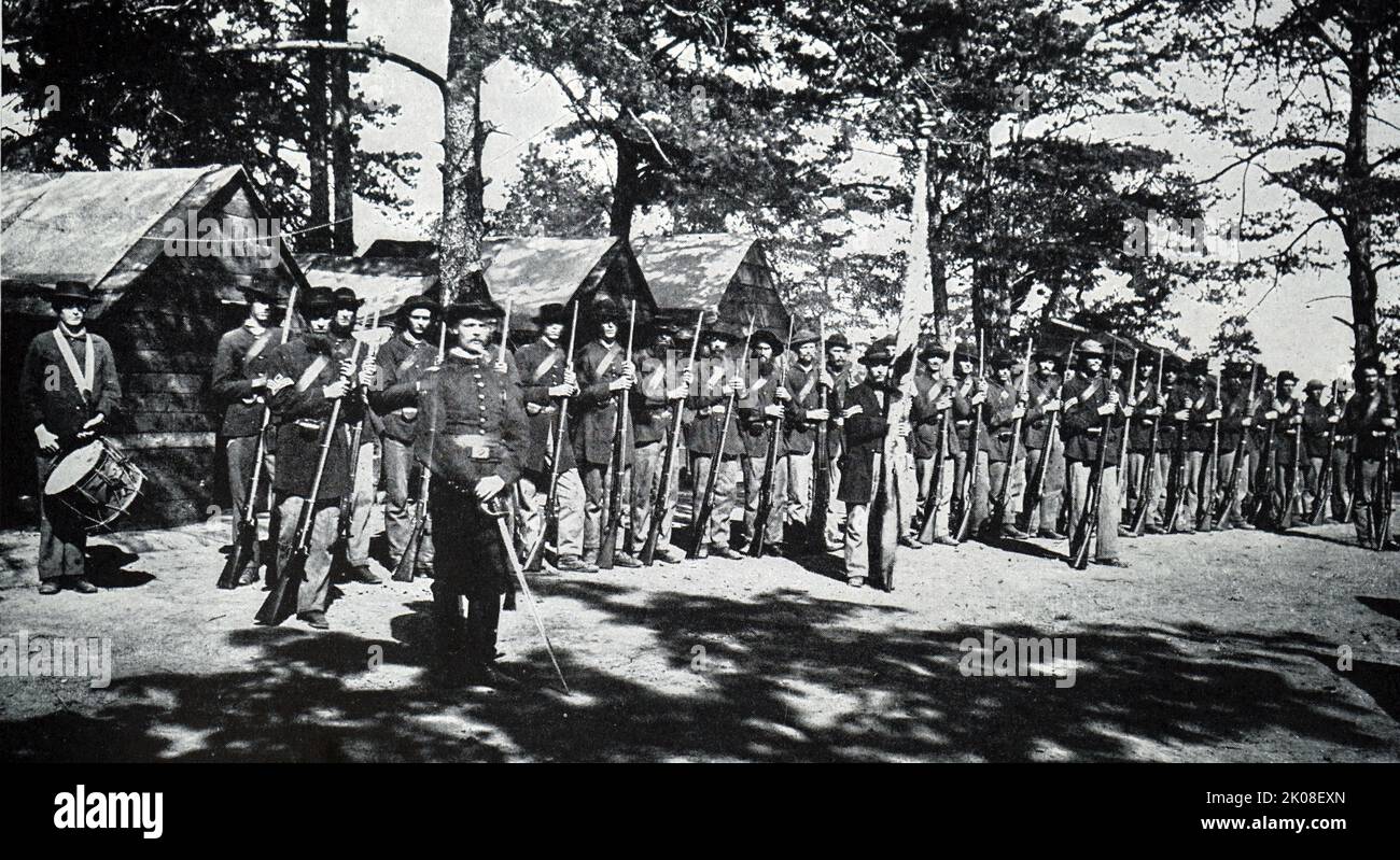 Un reggimento del Michigan nel campo durante la guerra civile americana (12 aprile 1861 - 9 maggio 1865) una guerra civile negli Stati Uniti tra gli Stati dell'Unione e gli stati della Confederazione Foto Stock