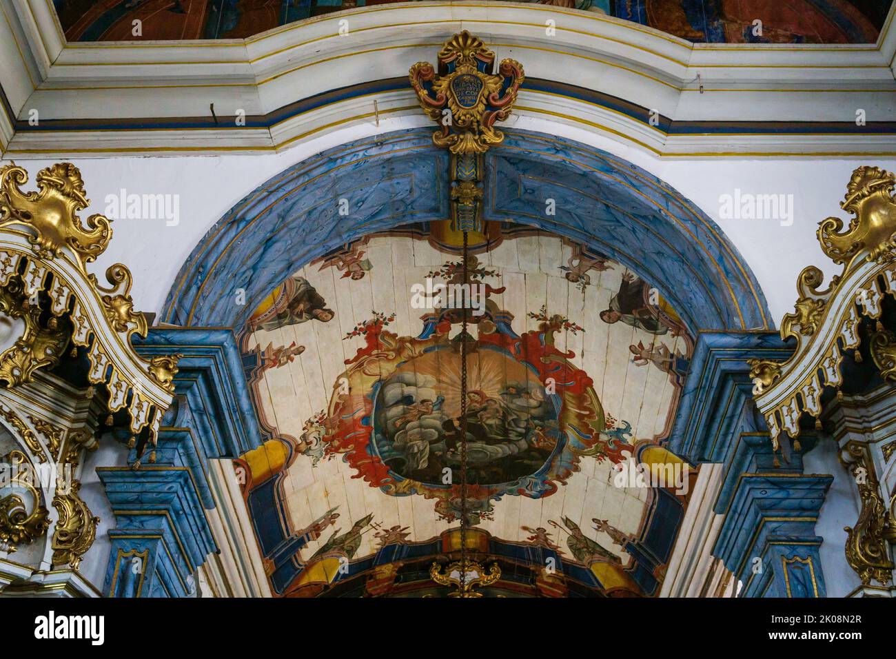 Soffitto principale di Igreja de Nossa Senhora do Carmo a Sabara, Minas Gerais, Brasile. Foto Stock