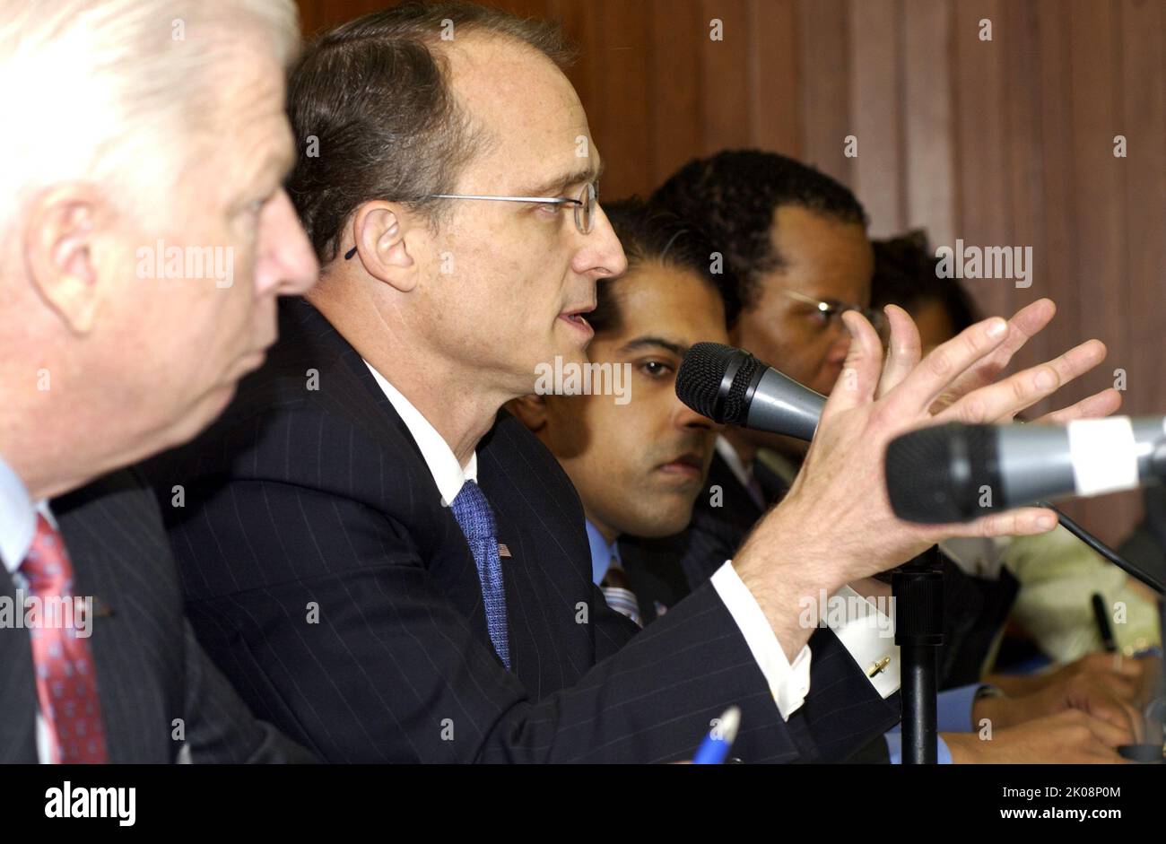 Evento di alfabetizzazione finanziaria - Tavola rotonda di alfabetizzazione finanziaria presso la sede centrale dell'HUD, con il Segretario Steve Preston che si unisce ad altri funzionari dell'HUD, rappresentanti delle imprese e delle comunità bancarie. Financial Literacy Event Subject, Financial Literacy Roundtable presso la sede centrale dell'HUD, con il Segretario Steve Preston che si unisce ad altri funzionari dell'HUD, rappresentanti delle imprese e delle comunità bancarie. Foto Stock