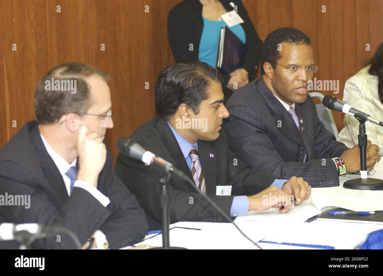 Evento di alfabetizzazione finanziaria - Tavola rotonda di alfabetizzazione finanziaria presso la sede centrale dell'HUD, con il Segretario Steve Preston che si unisce ad altri funzionari dell'HUD, rappresentanti delle imprese e delle comunità bancarie. Financial Literacy Event Subject, Financial Literacy Roundtable presso la sede centrale dell'HUD, con il Segretario Steve Preston che si unisce ad altri funzionari dell'HUD, rappresentanti delle imprese e delle comunità bancarie. Foto Stock