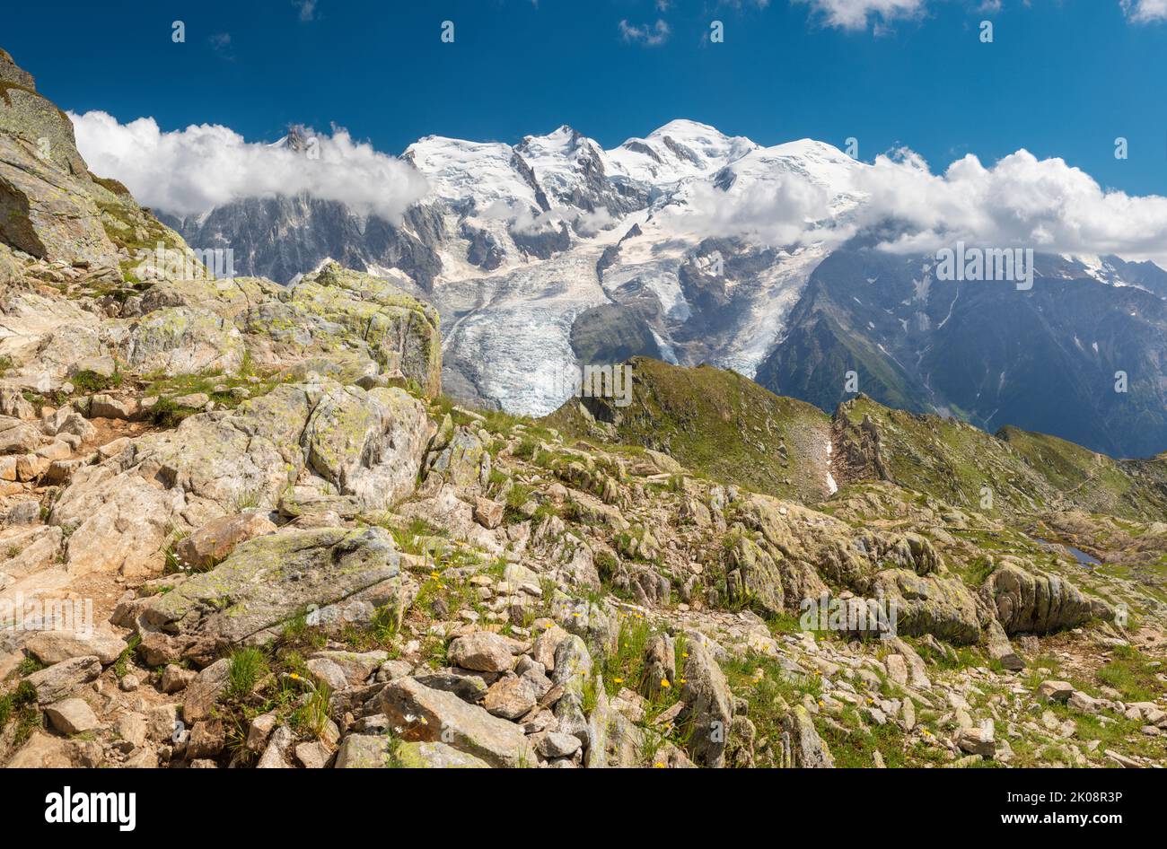 Il panorama del massiccio del Monte Bianco e Aigulle du Midi picco. Foto Stock