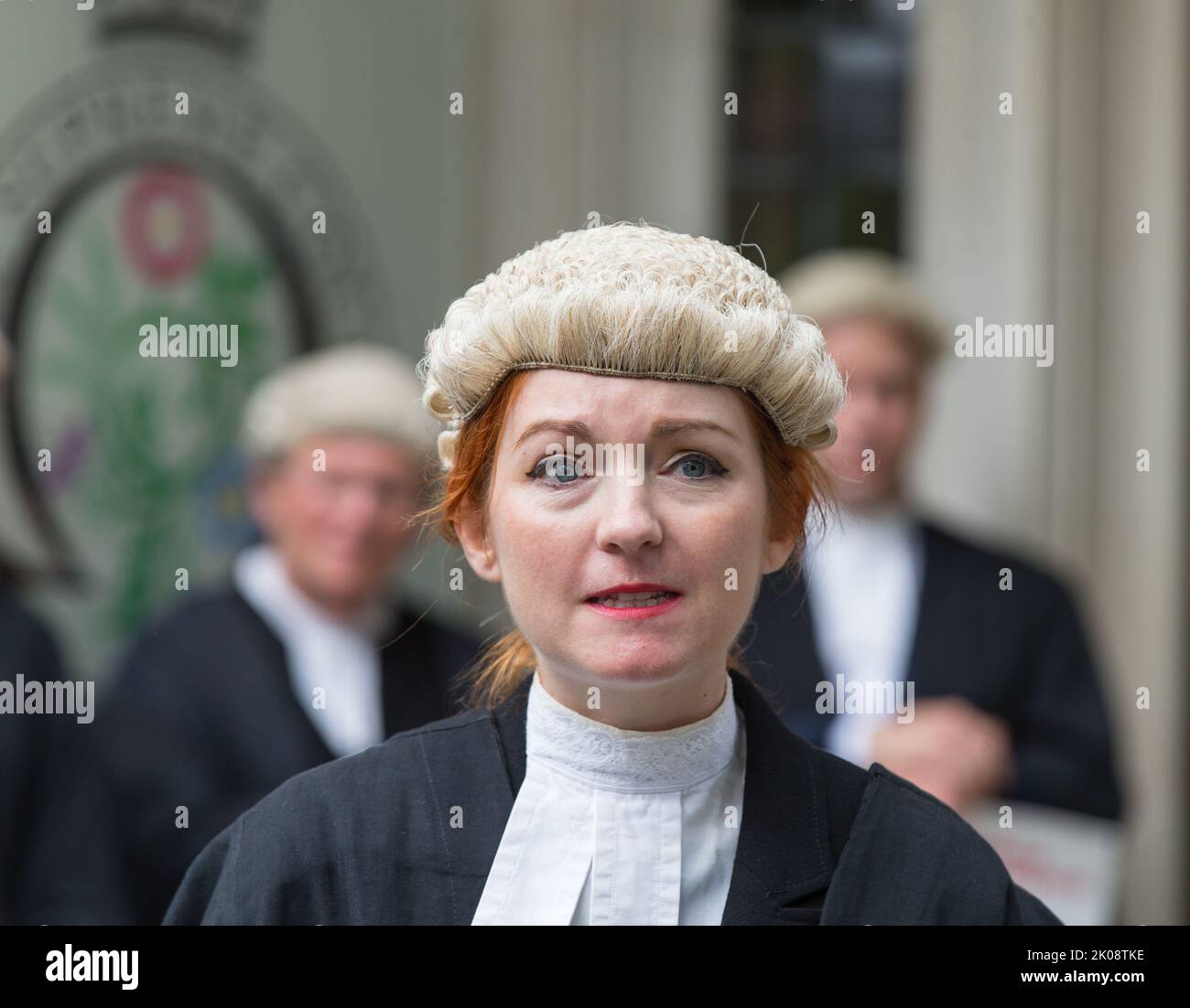 Londra uk 6th settembre 2022 il barrister criminale Natalie Csengeri pronuncia fuori dalla Corte Suprema di Londra Foto Stock