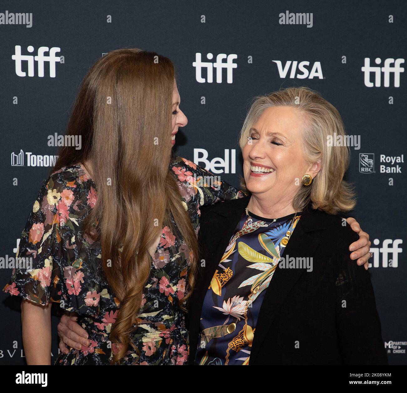 Toronto, Canada. 09th Set, 2022. Chelsea Clinton e Hillary Rodham Clinton partecipano al 'in Conversation' - The Book of Gutsy Women in Conversation al TIFF LIGHTBOX durante il 2022 Toronto International Film Festival il 9 settembre 2022 a Toronto, Canada. Photo: PICJER/imageSPACE Credit: Imagespace/Alamy Live News Foto Stock