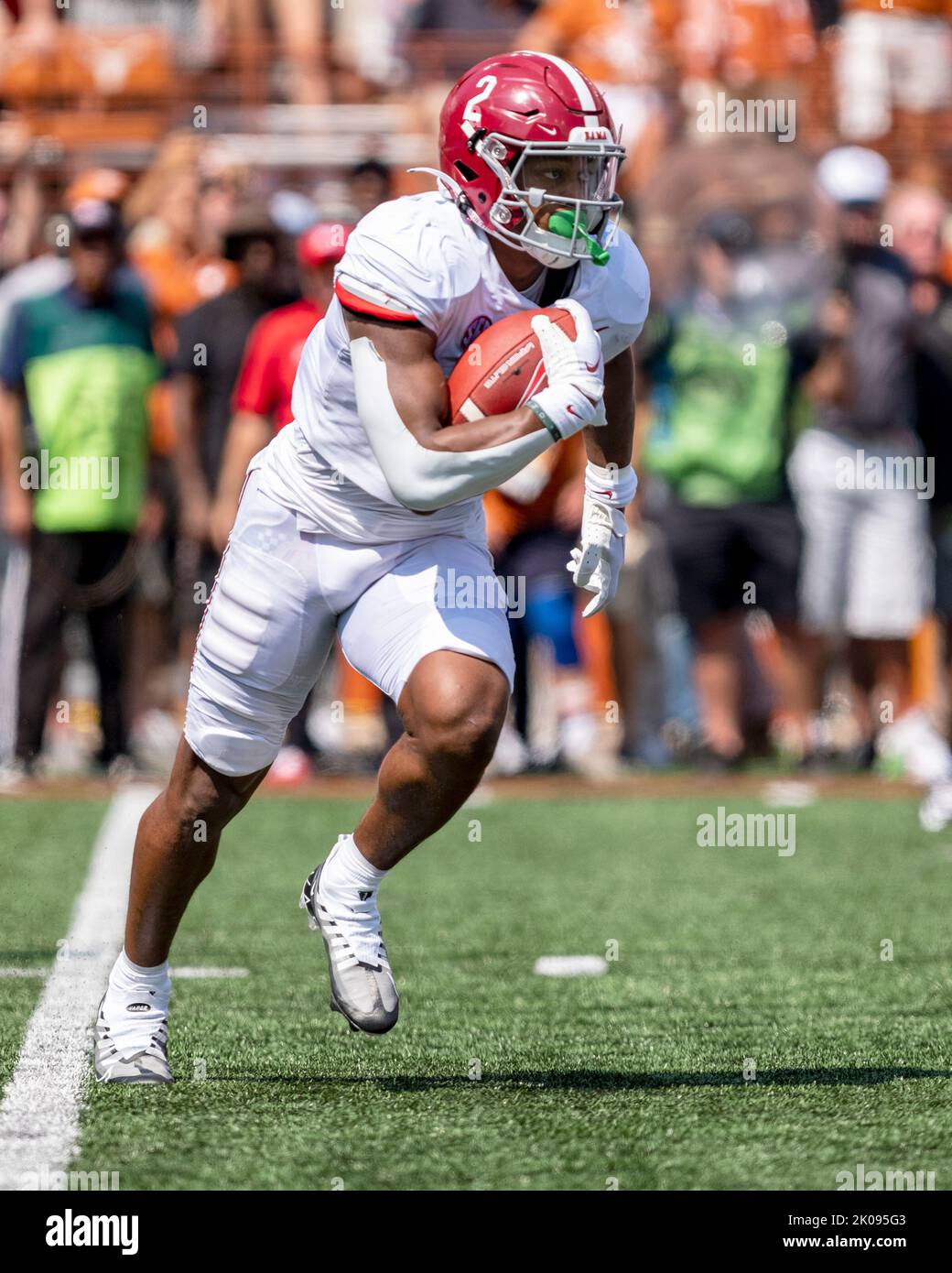 Settembre 10, 2022. Jase McClellan #2 dell'Alabama Crimson Tide in azione contro i Texas Longhorns al DKR-Memorial Stadium. Texas e Alabama sono legati 10-10 a metà. Foto Stock