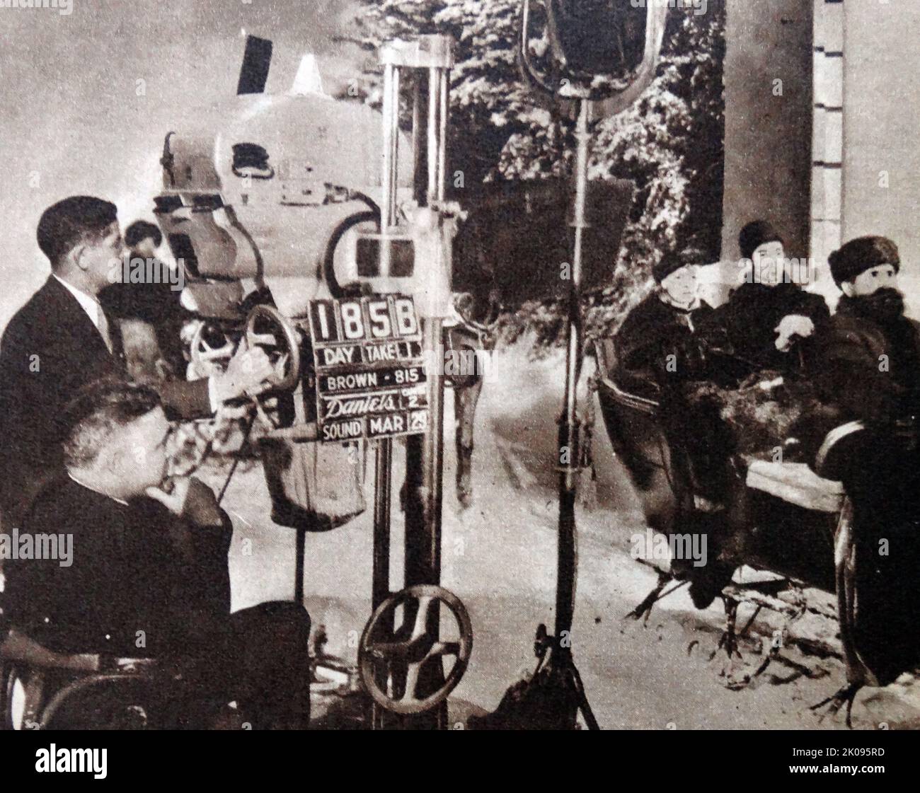 Anna Karenina è un adattamento cinematografico di Metro-Goldwyn-Mayer del 1935 del romanzo Anna Karenina del 1877 di Leo Tolstoy e diretto da Clarence Brown. Clarence Leon Brown (10 maggio 1890 – 17 agosto 1987) è stato un regista statunitense. Foto Stock