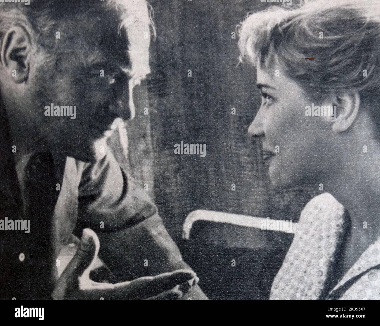 Sylvia May Laura Syms OBE (Londra, 6 gennaio 1934) è un'attrice inglese, meglio conosciuta per il suo ruolo nei film Woman in a Dressing Gown (1957), Ice Cold in Alex (1958), No Trees in the Street (1959), Viction (1961) e Tamarind Seed (1974). Foto Stock