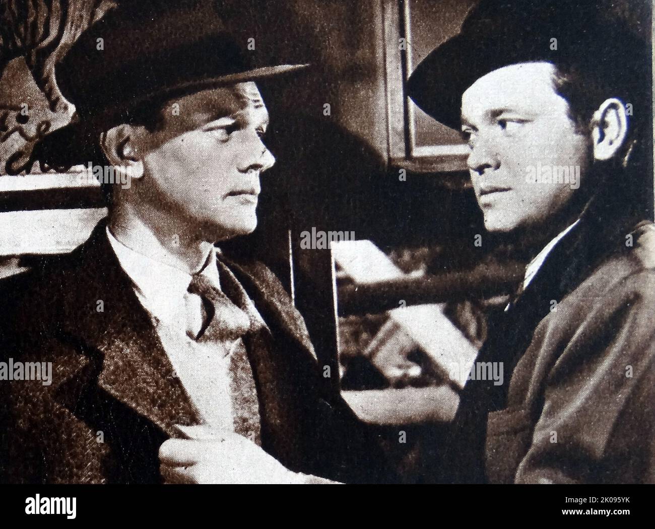 Joseph Cotten e Orson Welles in The Third Man, un film britannico del 1949, noir diretto da Carol Reed. Joseph Cheshire Cotten Jr. (15 maggio 1905 – 6 febbraio 1994) è stato un . George Orson Welles (6 maggio 1915 – 10 ottobre 1985) è stato un . Foto Stock