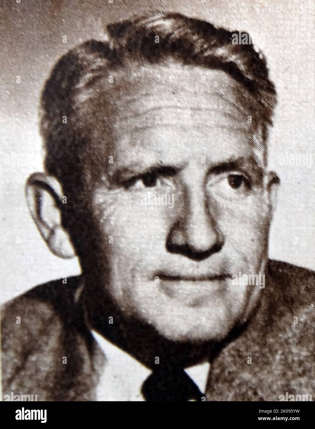 Spencer Tracy. Spencer Bonaventure Tracy (5 aprile 1900 – 10 giugno 1967) è stato un attore statunitense, noto per il suo stile di esecuzione naturale e la sua versatilità. Tracy, una delle maggiori star dell'età dorata di Hollywood, è stato il primo attore a vincere due Academy Awards consecutivi come miglior attore da nove nomination. Foto Stock