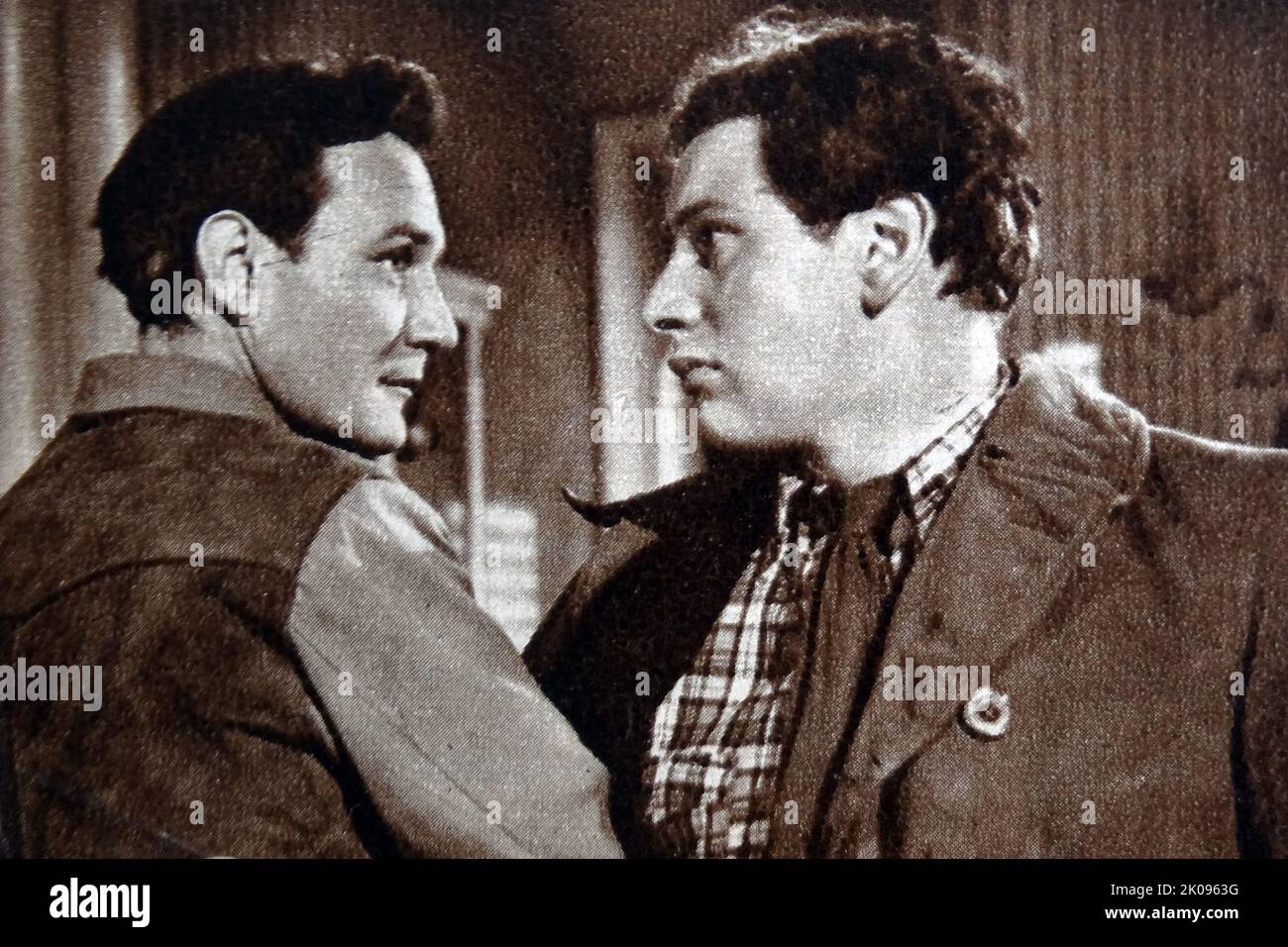 Peter Ustinov e Trevor Howard a Odette, un film di guerra britannico del 1950 basato sulla vera storia di Special Operations Executive agente francese, Odette Sansom. Peter Ustinov in Quo Vadis, un epico film drammatico storico americano del 1951. Sir Peter Alexander von Ustinov CBE FRSA (Londra, 16 aprile 1921 – Londra, 28 marzo 2004) è stato un . È stato un fixture sui circuiti della conferenza e dei talk show della televisione per gran parte della sua carriera. Intellettuale e diplomatico, ha ricoperto diversi incarichi accademici e ha ricoperto la carica di ambasciatore di buona volontà per l'UNICEF e presidente del movimento federalista mondiale. Trevor Wallace ho Foto Stock