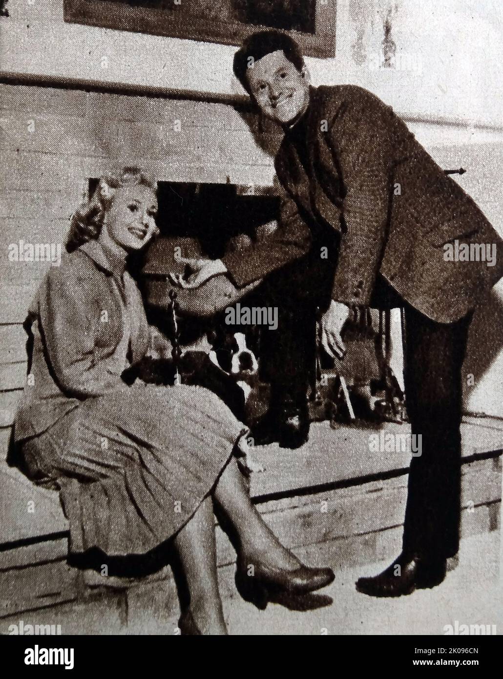 Michael o'Shea e sua moglie Virginia Mayo. Michael o'Shea (nato Edward Francis Michael Patrick Joseph o'Shea; 17 marzo 1906 - 4 dicembre 1973) è stato un attore americano che apparve in lungometraggi e più successivamente in televisione e la cui carriera ha riguardato gli anni 1940s, 1950s e 1960s. Foto Stock