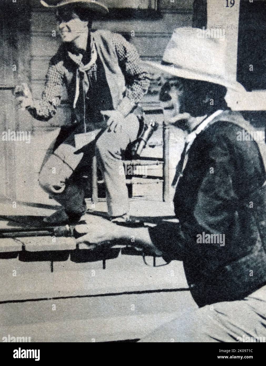 Ricky Nelson e John Wayne. Eric Hilliard Nelson (8 maggio 1940 – 31 dicembre 1985) è stato un . Marion Robert Morrison (26 maggio 1907 - 11 giugno 1979), conosciuto professionalmente come John Wayne e soprannominato Duke, è stato un attore e regista americano che è diventato un'icona popolare attraverso i suoi ruoli protagonisti in film realizzati durante la Golden Age di Hollywood, specialmente in film occidentali e di guerra. Foto Stock