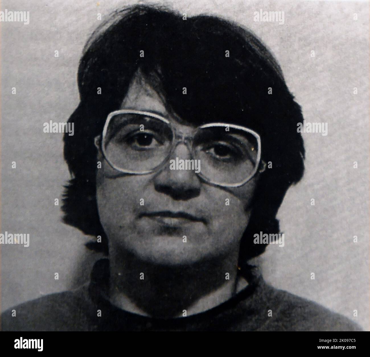 Rosemary Pauline West (Nee Letts, 29 novembre 1953) è un serial killer inglese che ha collaborato con il marito Fred West nella tortura e nell'omicidio di almeno nove giovani donne tra il 1973 e il 1987. Ha anche assassinato la sua Charmaine steddaughter di otto anni nel 1971. La maggior parte di questi omicidi ha avuto luogo nella residenza occidentale a Gloucester. Rose è un detenuto presso HM Prison New Hall, Flockton, West Yorkshire, dopo essere stato condannato nel 1995 da dieci omicidi. Foto Stock