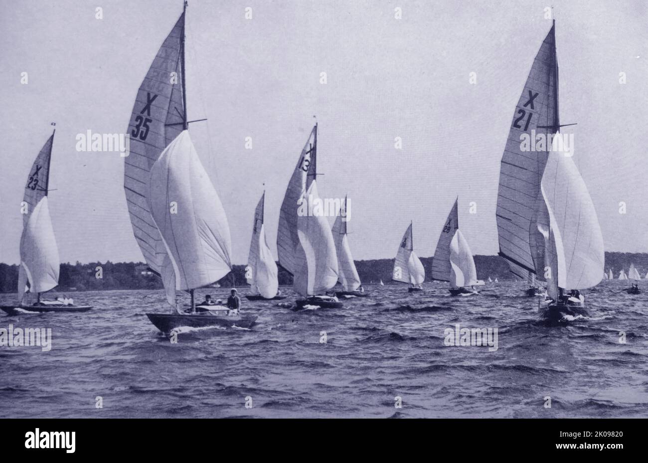 Fotografia in bianco e nero di yacht da corsa. Foto Stock