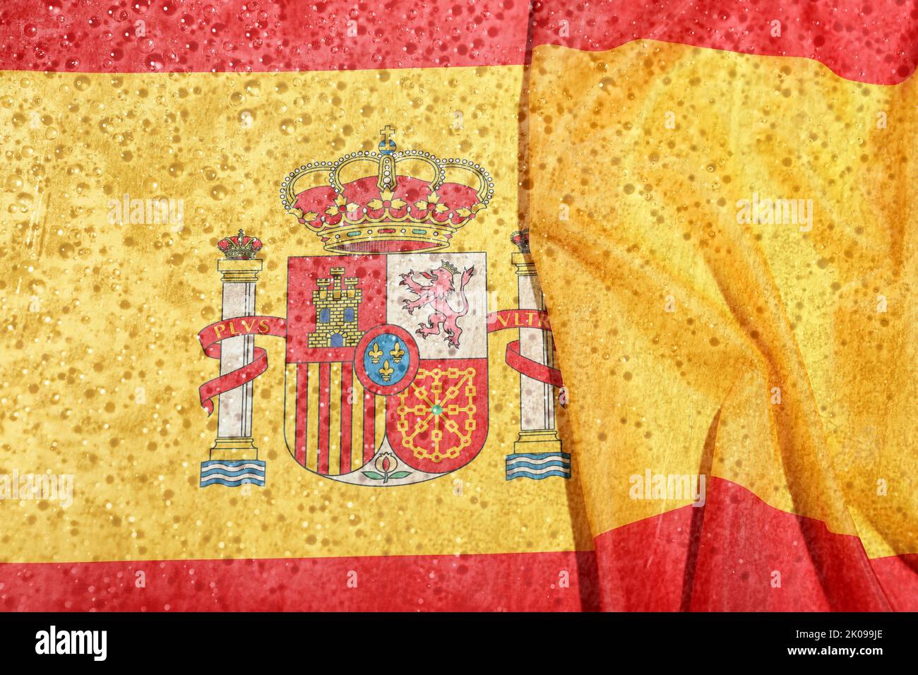 Doppia esposizione di consistenza con gocce d'acqua e bandiera della Spagna Foto Stock
