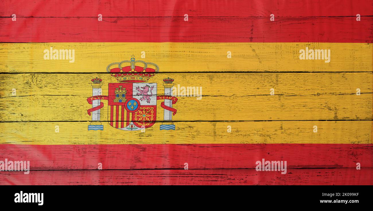Stampa della bandiera spagnola su superficie in legno. Banner per il design Foto Stock