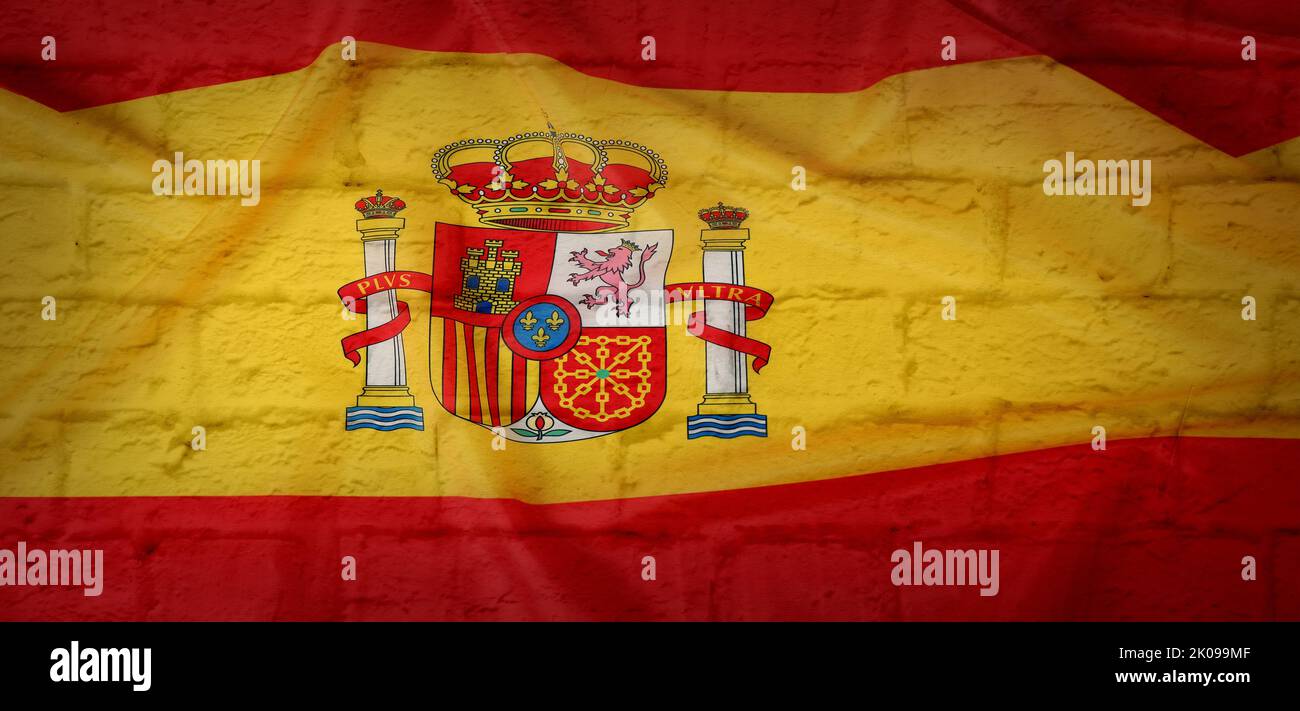 Doppia esposizione del muro di mattoni e bandiera della Spagna. Banner per il design Foto Stock