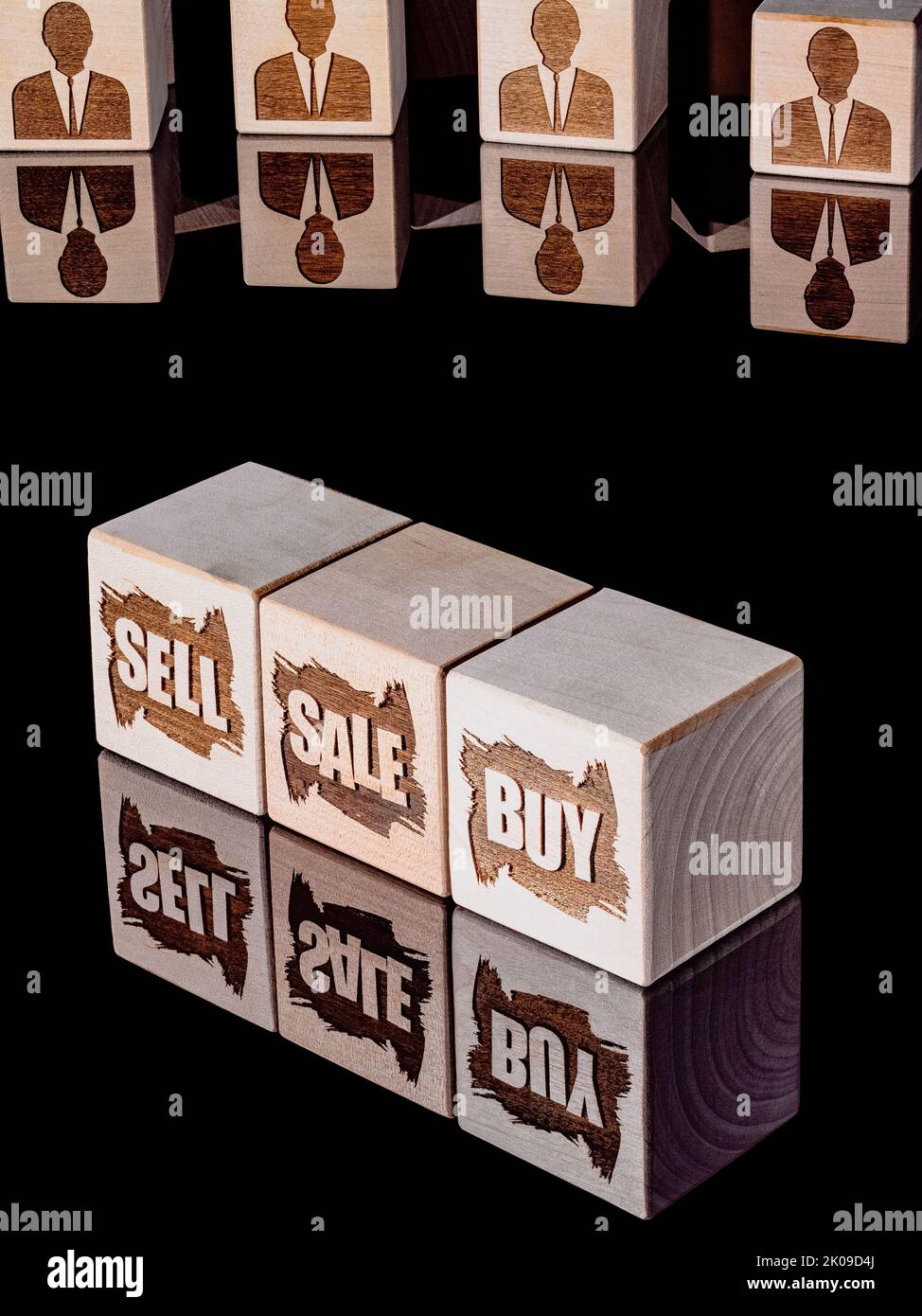 COMPRARE, VENDERE e VENDERE i simboli su cubi di legno come buon concetto di affare Foto Stock