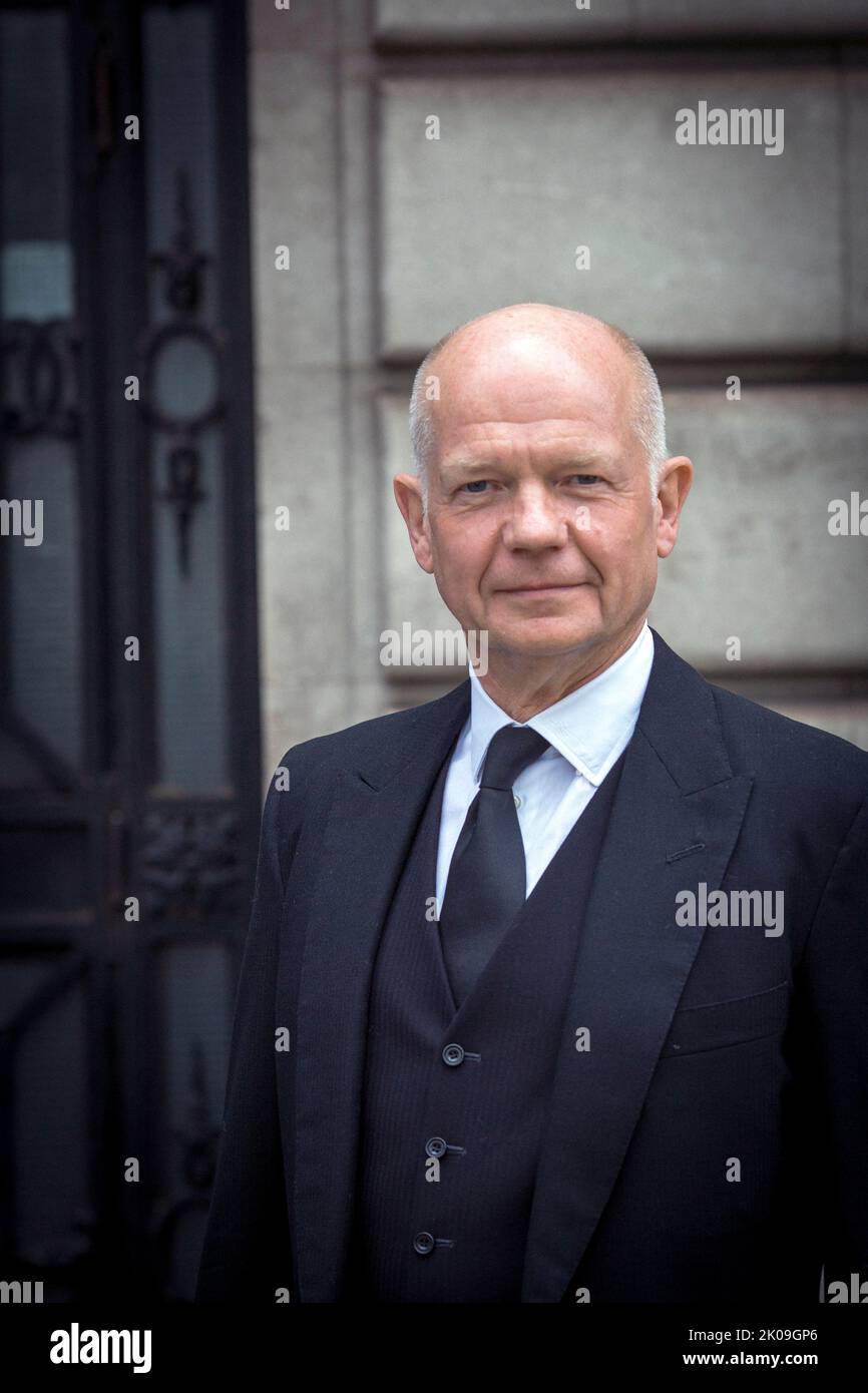 L'ex leader del Partito conservatore William Jefferson Hague, il Barone Hague di Richmond lascia la cerimonia del Consiglio di adesione al Palazzo di St James, Londra, dove Re Carlo III viene formalmente proclamato monarca. Carlo divenne automaticamente Re alla morte della madre, ma il Consiglio di adesione, cui hanno partecipato Consiglieri privati, conferma il suo ruolo. Data immagine: Sabato 10 settembre 2022. Friedrichs Alamy Live News Foto Stock