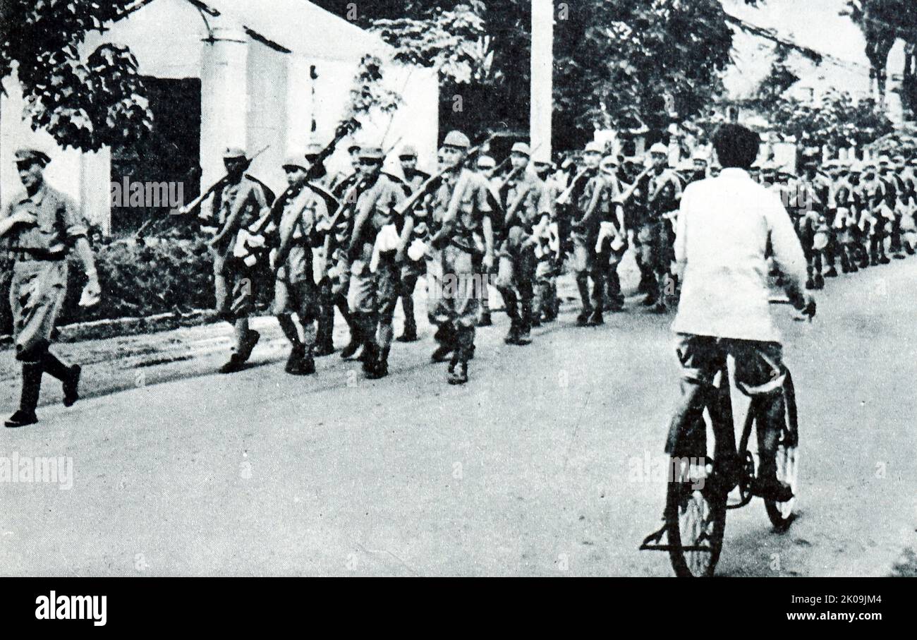 L'esercito nazionalista cinese fugge da Canton, il 1949 ottobre, quando i comunisti conquistano la vittoria su tutta la Cina alla fine della guerra civile. Foto Stock