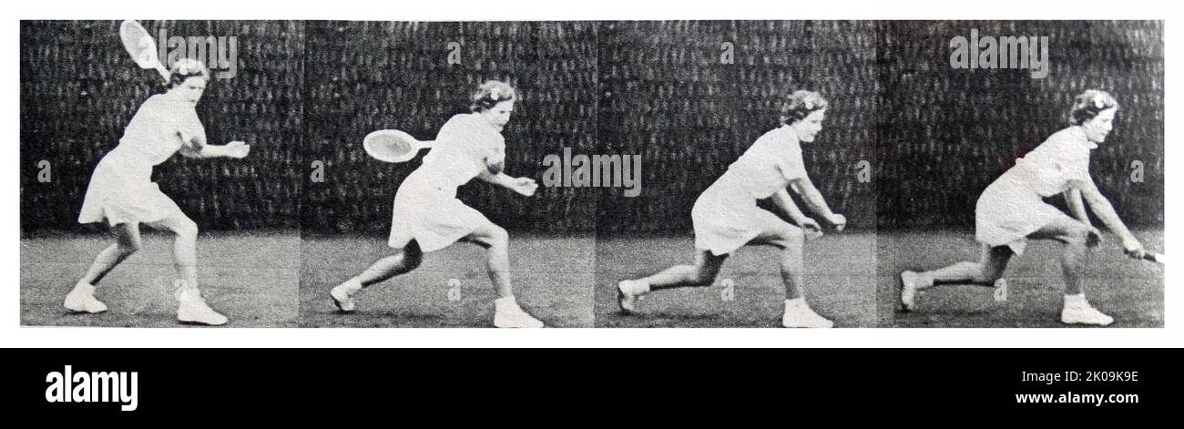 Il tennista Jean Nicoll dimostra una guida a dorso di mano. Sequenza fotografica del colpo di una guida a dorso di mano nel tennis. Foto Stock