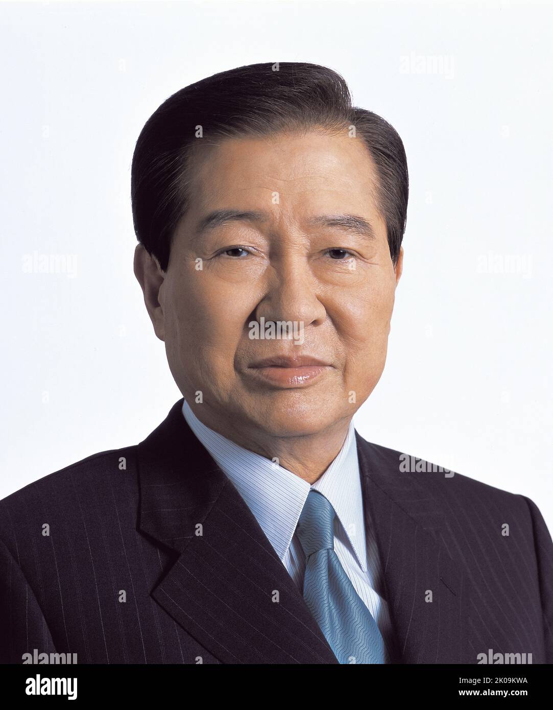 Kim Dae-jung (1924 - 2009), statista e attivista sudcoreano che ha servito come ottavo presidente della Corea del Sud dal 1998 al 2003. Nel 2000 è stato insignito del Premio Nobel per la pace per il suo lavoro per la democrazia e i diritti umani in Corea del Sud e in Asia orientale in generale, e per la pace e la riconciliazione con la Corea del Nord e il Giappone. Foto Stock