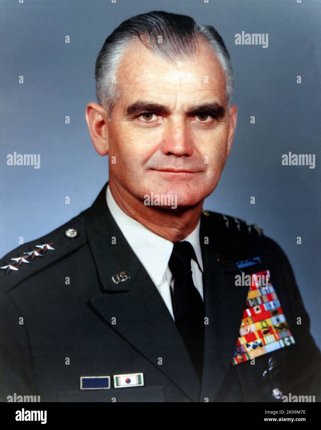 William Childs Westmoreland (26 marzo 1914 – 18 luglio 2005) è stato un generale dell'esercito degli Stati Uniti, in particolare comandante delle forze degli Stati Uniti durante la guerra del Vietnam dal 1964 al 1968. Ha servito come capo di stato maggiore dell'esercito degli Stati Uniti dal 1968 al 1972. Foto Stock